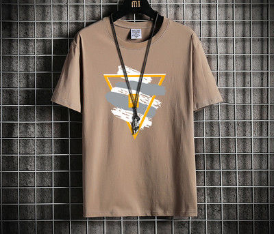 Tricou pentru bărbați cu aplicație colorată și mâneci scurte