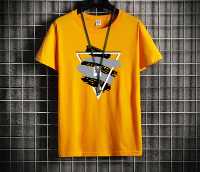 Tricou pentru bărbați cu aplicație colorată și mâneci scurte