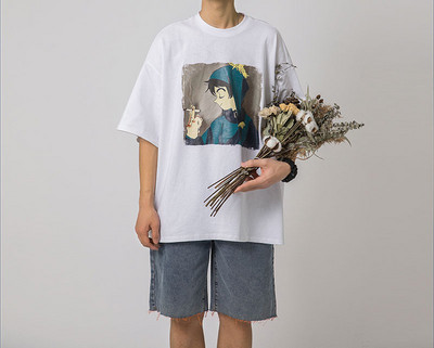 Tricou pentru bărbați cu aplicație colorată și decolteu oval