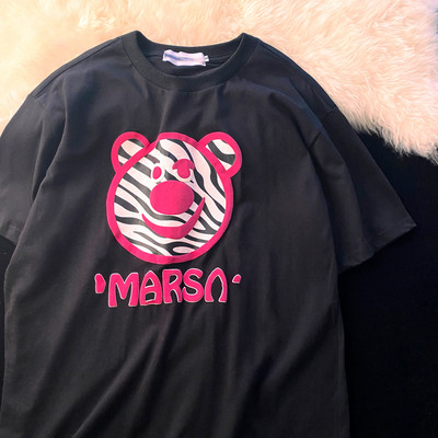 Tricou lat pentru bărbați cu aplicație și mâneci scurte