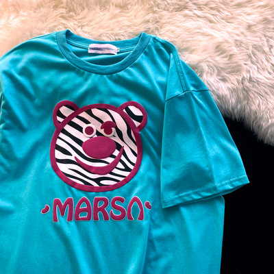 Tricou lat pentru bărbați cu aplicație și mâneci scurte