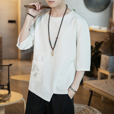 Asimetrični model muške majice s džepom