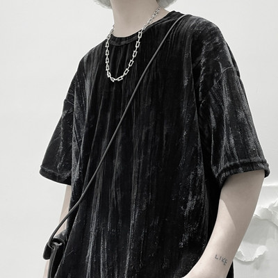 Tricou barbatesc model larg cu decolteu oval si maneci scurte