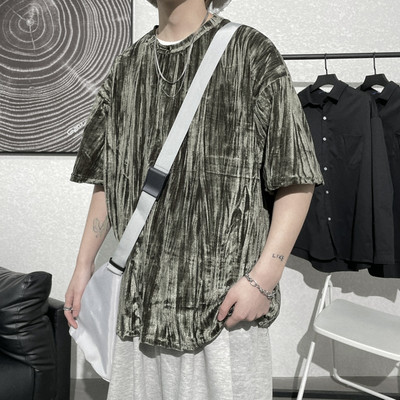 Tricou barbatesc model larg cu decolteu oval si maneci scurte