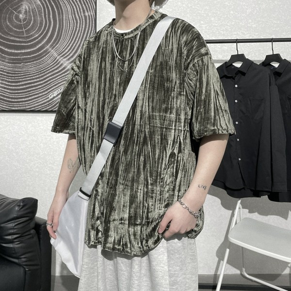 Tricou barbatesc model larg cu decolteu oval si maneci scurte