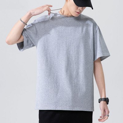 Tricou barbatesc cu maneca scurta si decolteu oval - model simplu