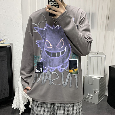 Bluza barbatesta cu decolteu oval si aplicatie