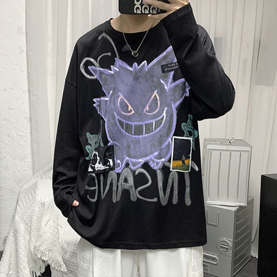 Bluza barbatesta cu decolteu oval si aplicatie