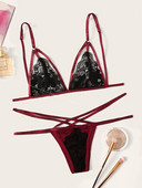 Κομψό γυναικείο σετ από δύο μέρη με δαντέλα