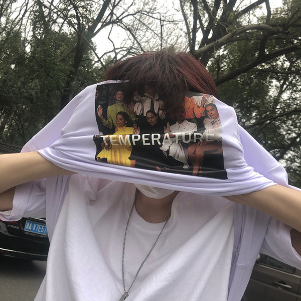 Muška majica s ovalnim izrezom i printom