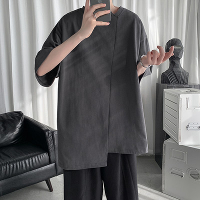 Tricou barbatesc model asimetric cu decolteu rotund