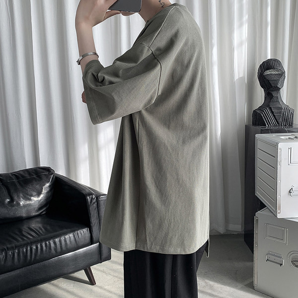 Tricou barbatesc model asimetric cu decolteu rotund