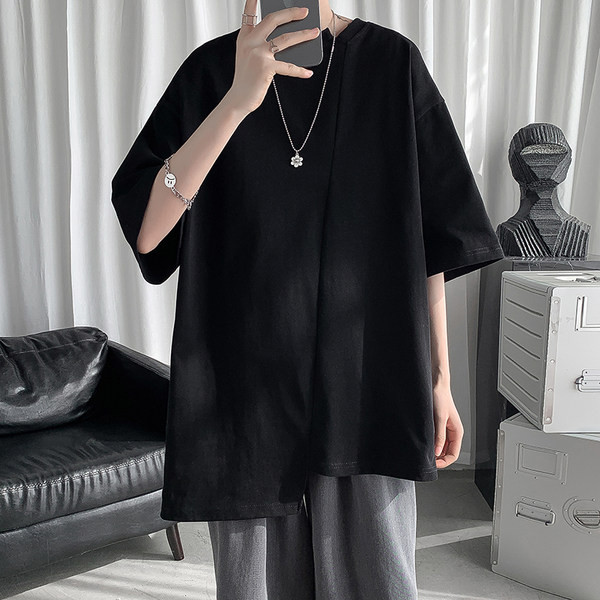 Tricou barbatesc model asimetric cu decolteu rotund