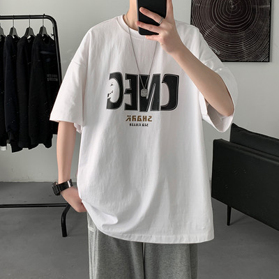 Tricou largi de primăvară pentru bărbați cu aplicație