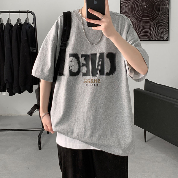 Tricou largi de primăvară pentru bărbați cu aplicație