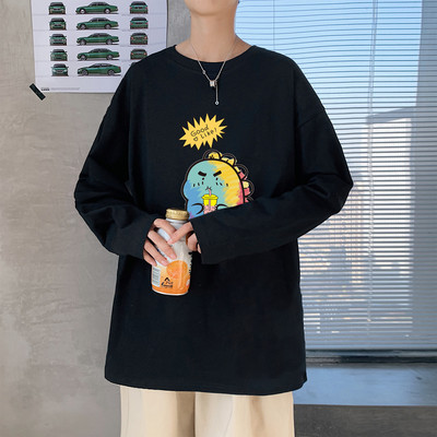 Bluza barbatesta cu aplicatie colorata si decolteu oval - model lat