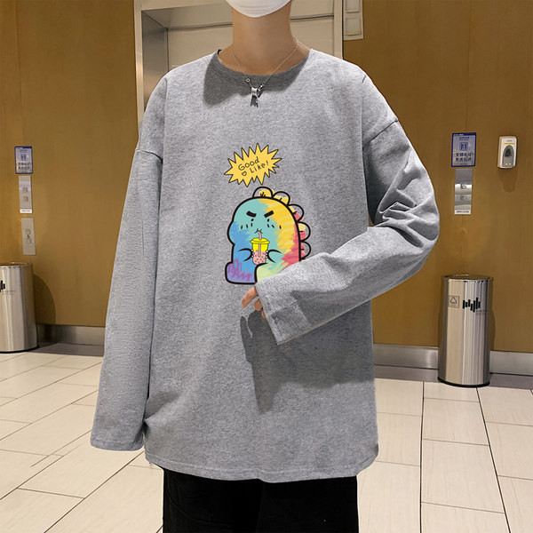 Bluza barbatesta cu aplicatie colorata si decolteu oval - model lat