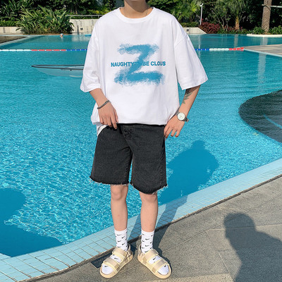 Tricou bărbătesc cu aplicație și mâneci scurte