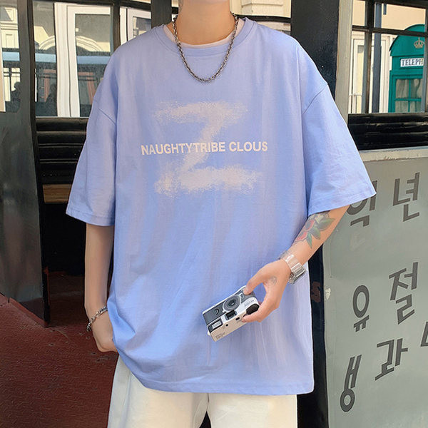 Tricou bărbătesc cu aplicație și mâneci scurte