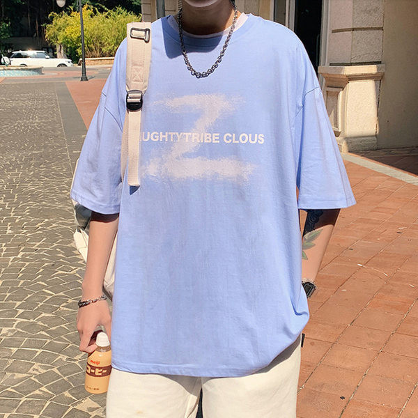 Tricou bărbătesc cu aplicație și mâneci scurte