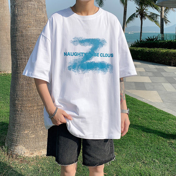 Tricou bărbătesc cu aplicație și mâneci scurte