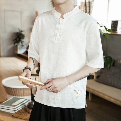 Muška bluza s niskom kragnom i aplikacijom