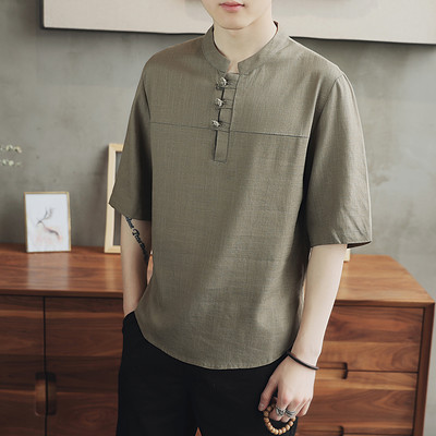 Muška bluza s niskom kragnom i aplikacijom