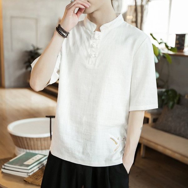 Muška bluza s niskom kragnom i aplikacijom