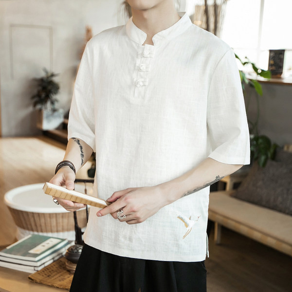 Muška bluza s niskom kragnom i aplikacijom