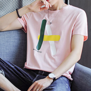 Tricou pentru bărbați modern cu imprimeu în mai multe culori - un model larg