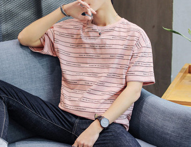 Tricou pentru bărbați modern cu imprimeu în mai multe culori - un model larg