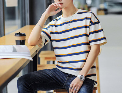 Tricou pentru bărbați modern cu imprimeu în mai multe culori - un model larg