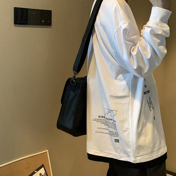 Ανδρική μπλούζα με μακριά μανίκια και οβάλ ντεκολτέ σε δύο χρώματα