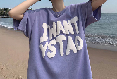 Tricou larg pentru bărbați cu inscripții și mâneci scurte