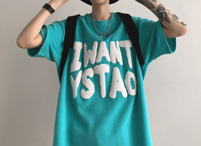 Tricou larg pentru bărbați cu inscripții și mâneci scurte