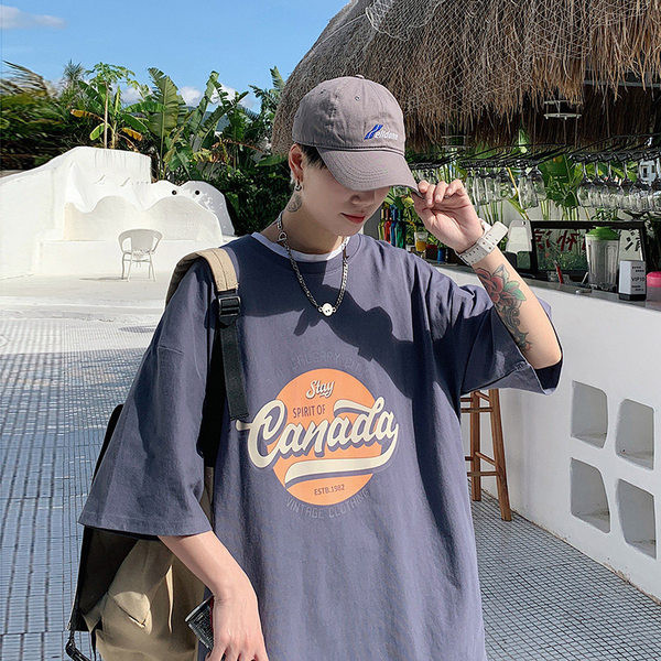 Proljetno-ljetna majica s gumbima i aplikacijama u boji