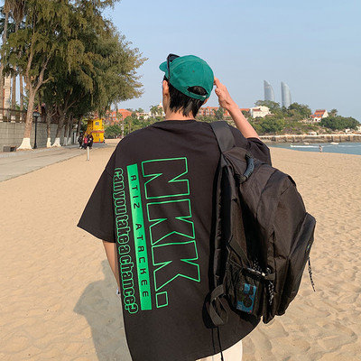 Ανδρικό φαρδύ μπλουζάκι με έγχρωμη επιγραφή