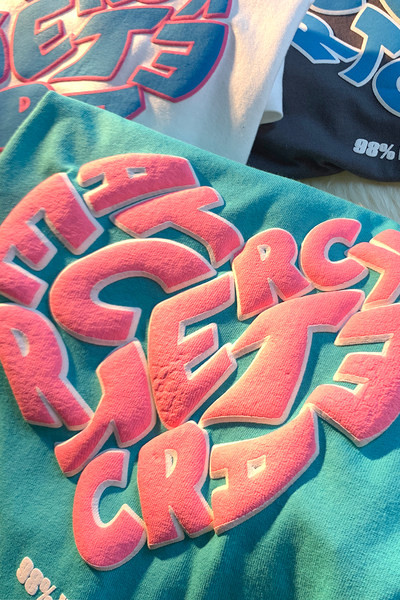 Tricou bărbați cu inscripție color - model larg