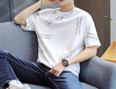 Tricou modern pentru bărbați cu inscripții în mai multe culori