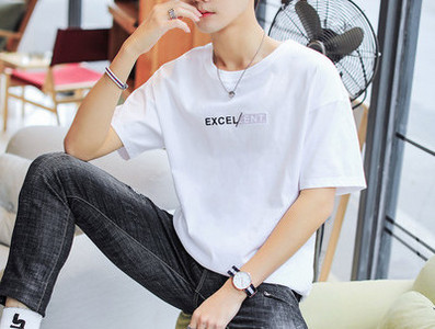 Tricou modern pentru bărbați cu inscripții în mai multe culori