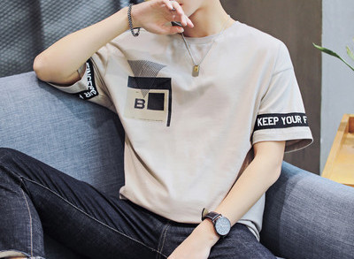 Tricou modern pentru bărbați cu inscripții în mai multe culori