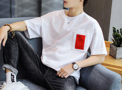 Tricou modern pentru bărbați cu inscripții în mai multe culori