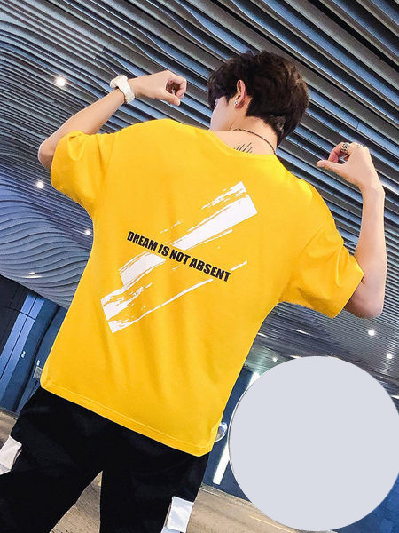 Tricou modern pentru bărbați cu inscripții în mai multe culori