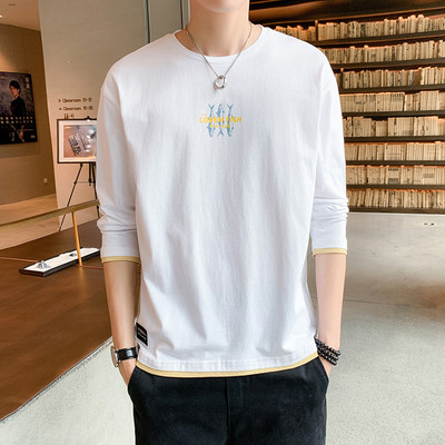 Bluză bărbătească cu decolteu oval și inscripție în mai multe culori