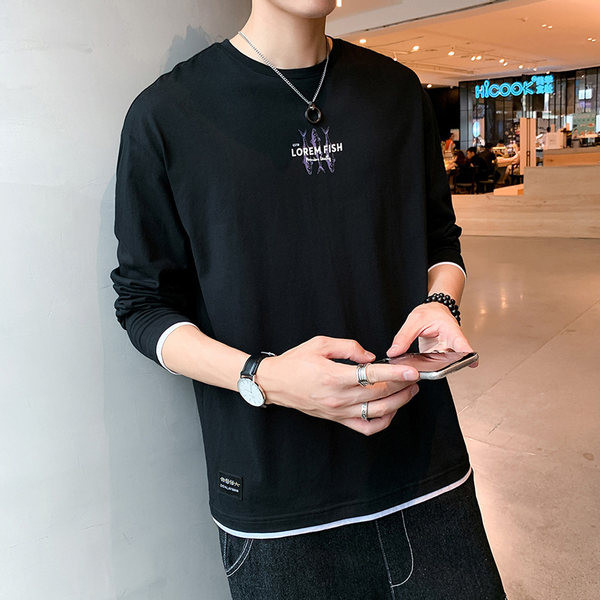 Bluză bărbătească cu decolteu oval și inscripție în mai multe culori