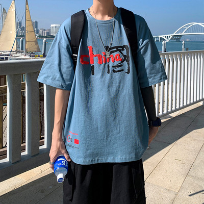 Tricou casual barbatesc cu imprimeu si decolteu rotund - model larg