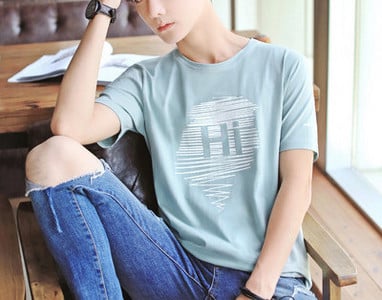 Moderna muška majica s aplikacijama i ovalnim izrezom - više boja