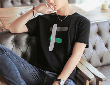 Moderna muška majica s aplikacijama i ovalnim izrezom - više boja