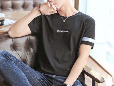 Moderna muška majica s aplikacijama i ovalnim izrezom - više boja