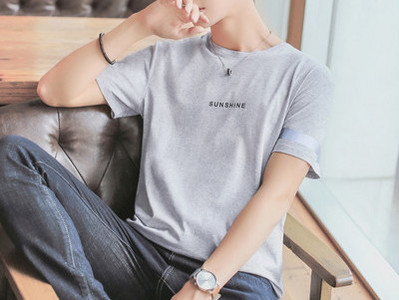 Moderna muška majica s aplikacijama i ovalnim izrezom - više boja